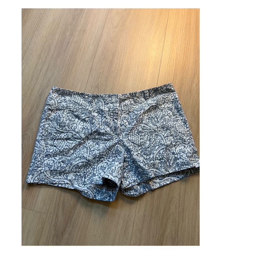 Ann Taylor Petite Blue White Paisley Print Shorts Size 4P Cotton Blend Tailored